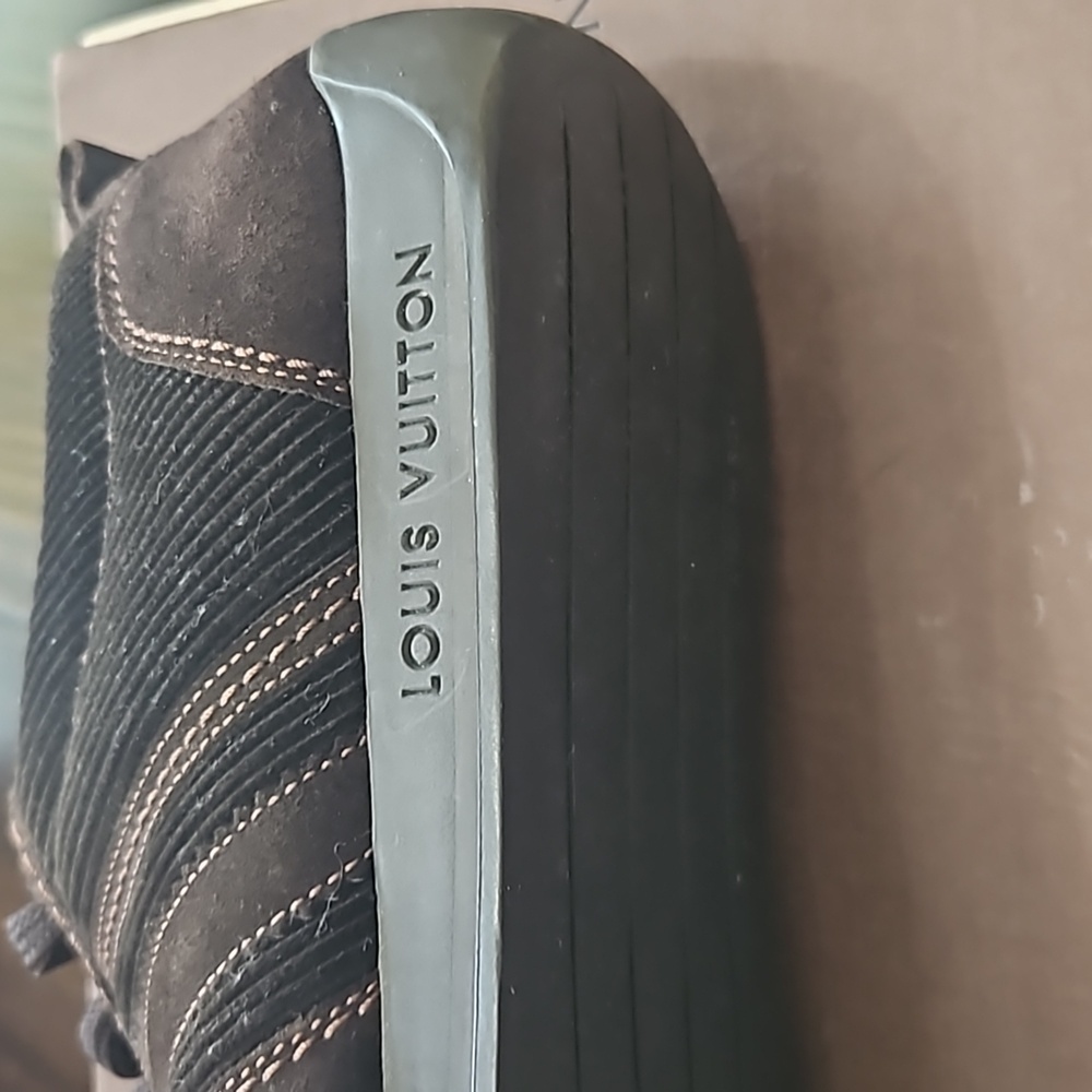 LOUIS VUITTON  Brown suede sneakers  Men's 8 1/2 / Ladies 10 With shoe box - Picture 11 of 16